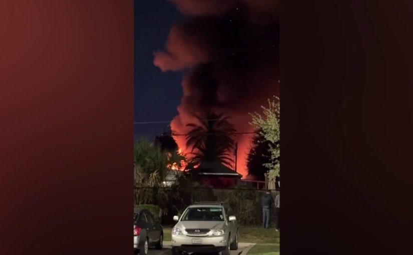 Small plane crashes into Florida mobile home park sparking major fire